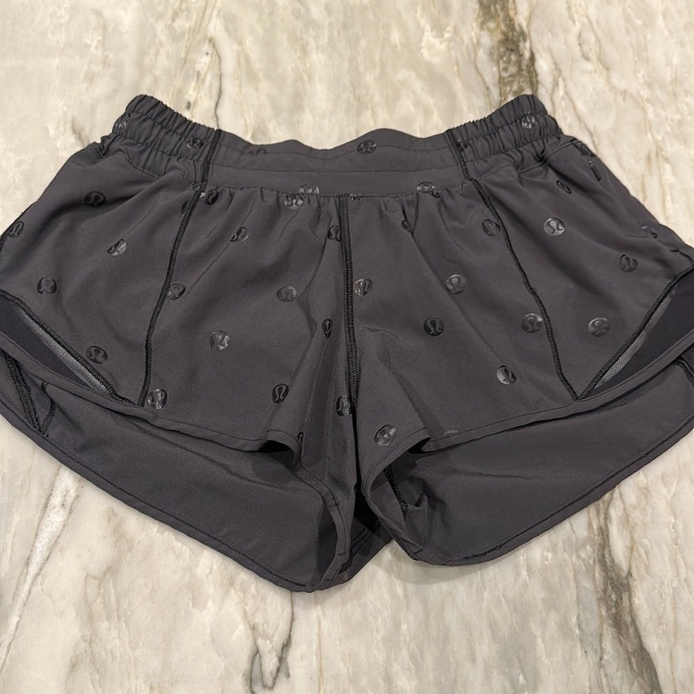 Lululemon Hotty Hot Logo Shorts 2.5” low-rise Size 6